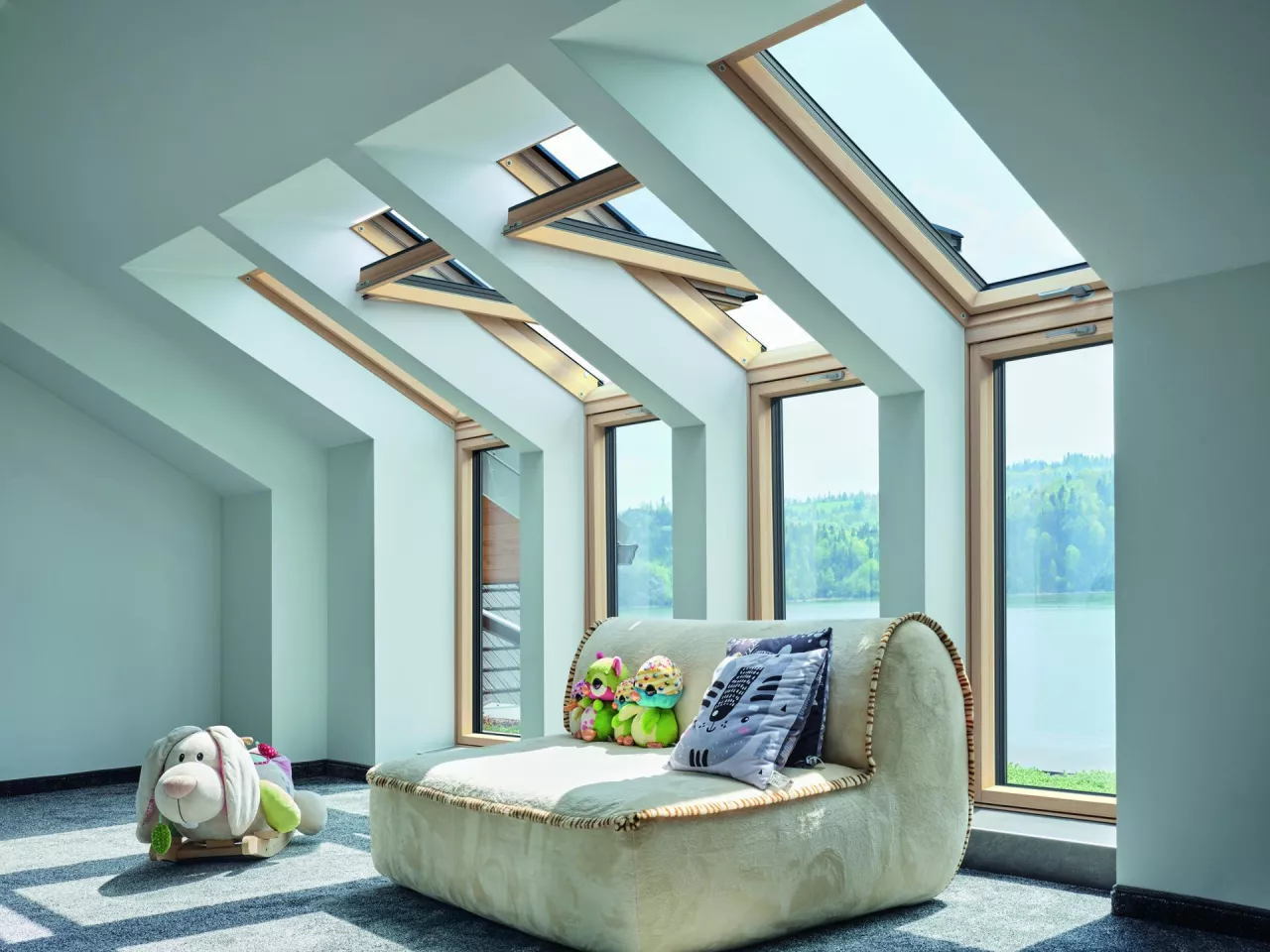 Okna dachowe FAKRO GreenView, VELUX i RoofLITE+ — katalog z cenami
