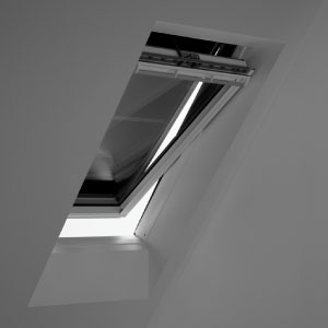 Okno dachowe z roletą VELUX SSS widziane od wewnątrz