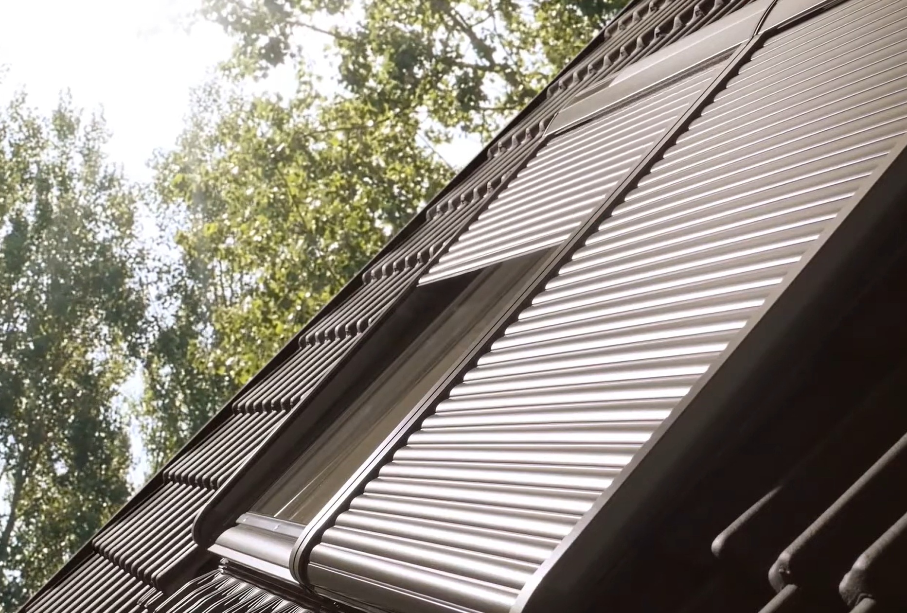 Sterowanie roletą VELUX SSL z pilota i aplikacji
