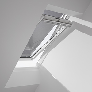 Markiza VELUX MHL na dachu skośnym — profil boczny