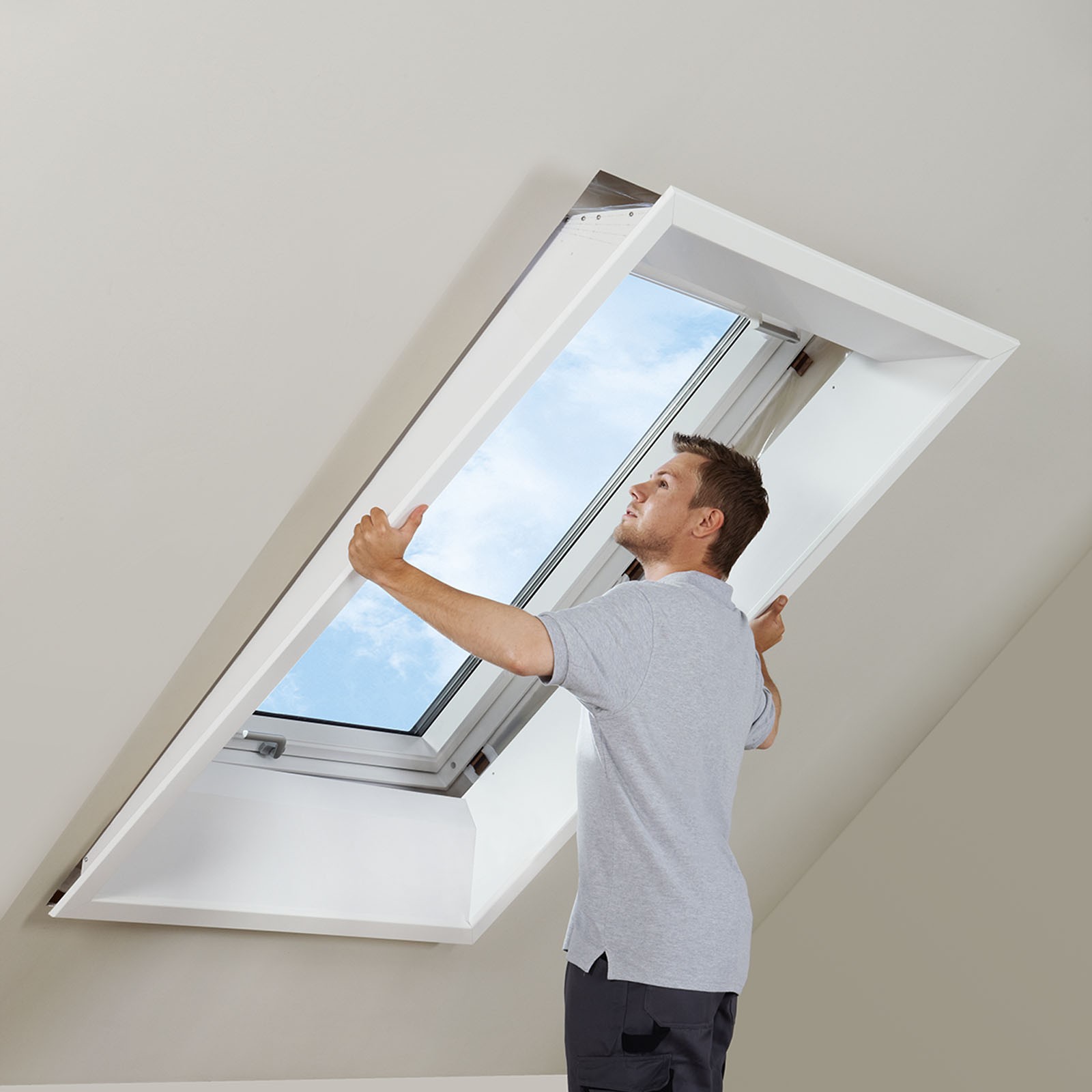 Wykończenie wnęk okna dachowego VELUX szpaleta Wrocław